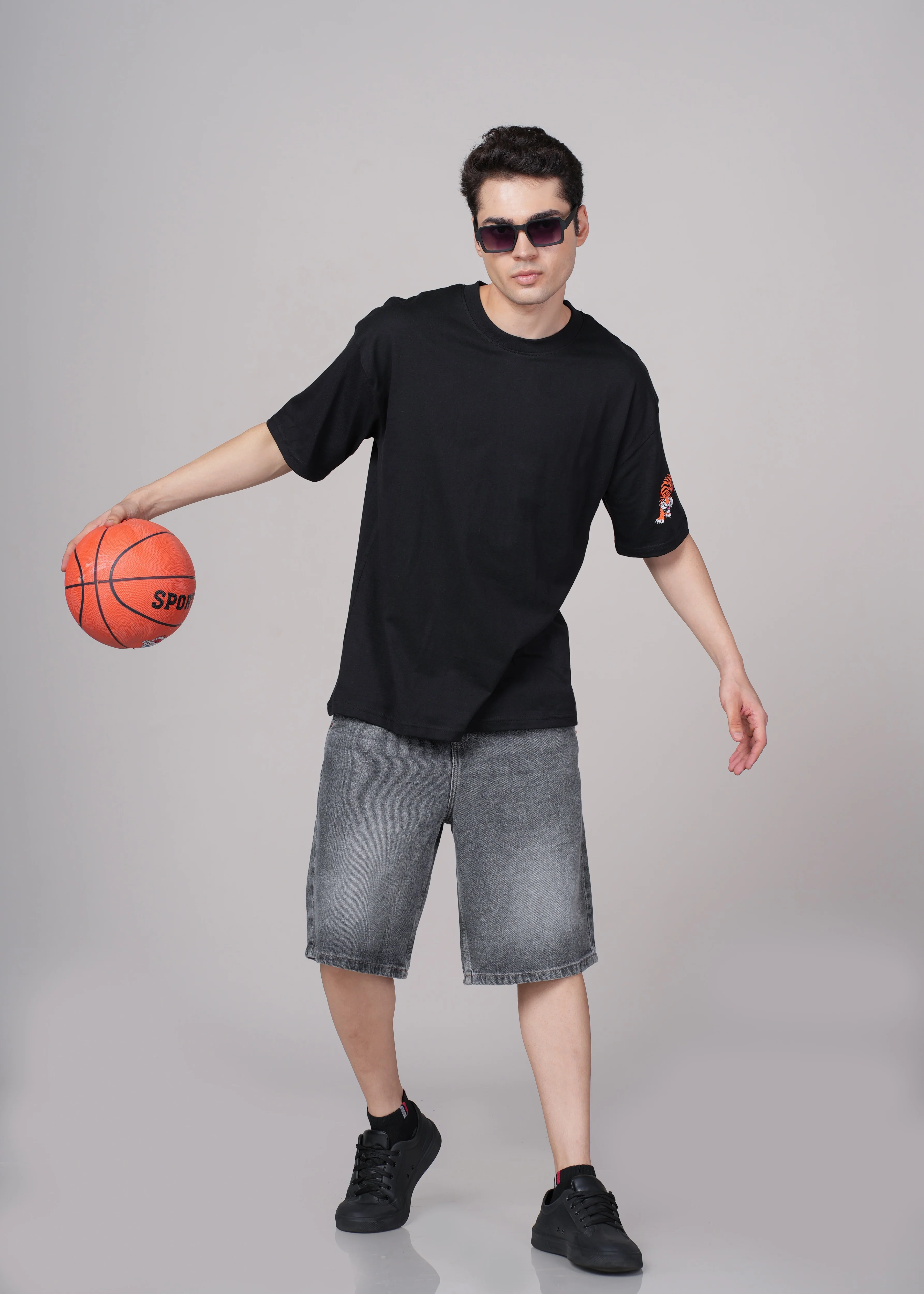 Men Black Graphic Cotton Oversized T-Shirt - Image 2