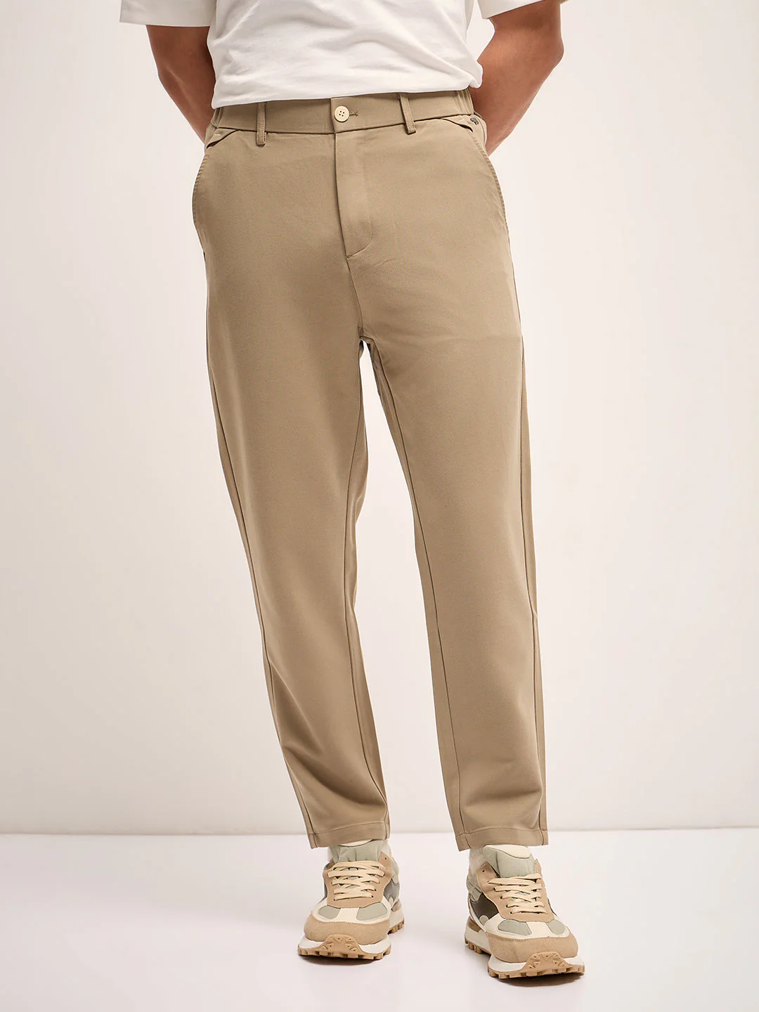 Men Beige Solid Regular Fit Mid-Rise Casual Pant