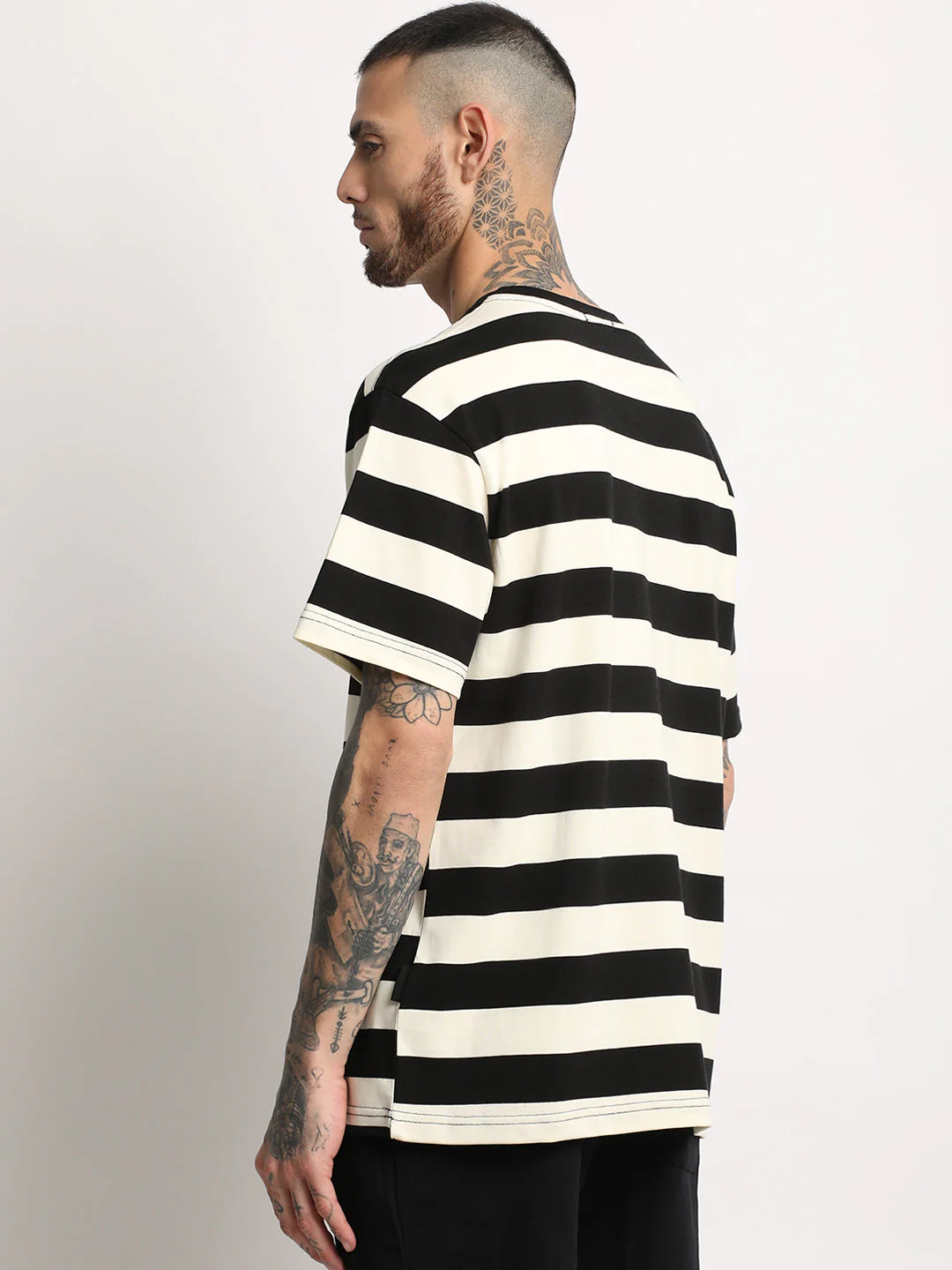 Men  Black and White Stripe Round Neck T-shirt - Image 4