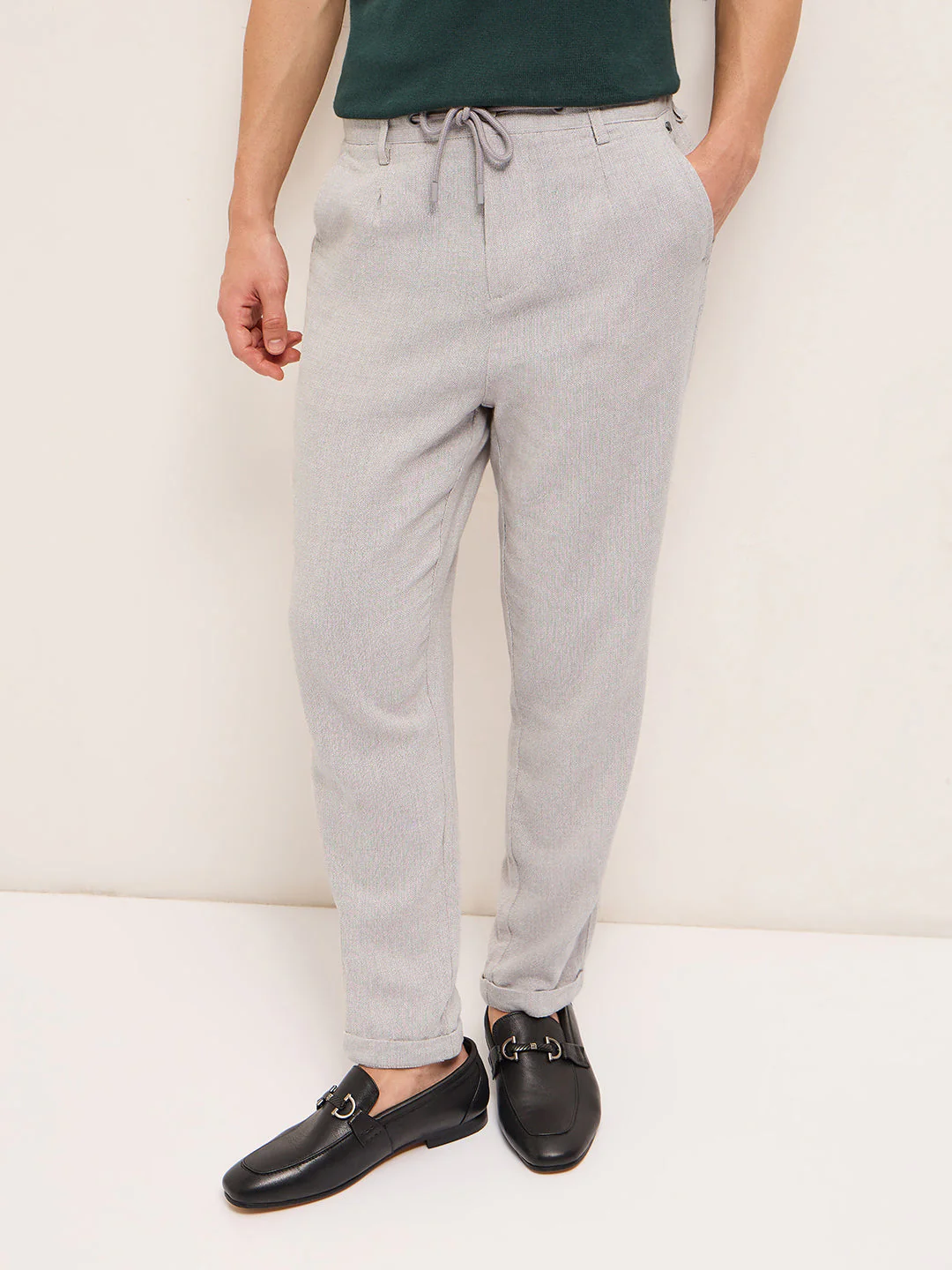 Men Grey Solid Tapered Fit Elasticated Waist Casual Trouser