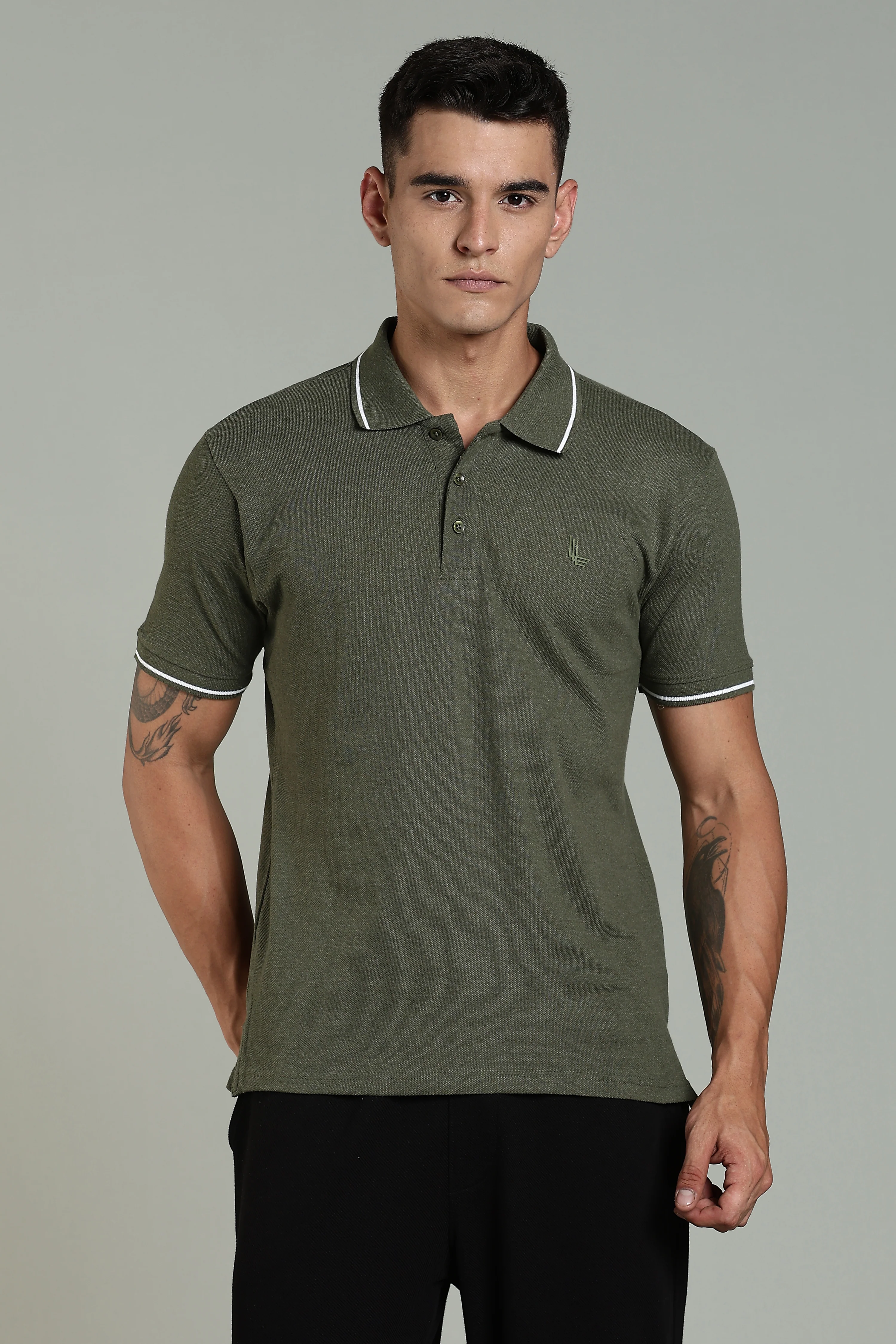 Men Solid Olive Cotton Blend Tshirt - Image 2