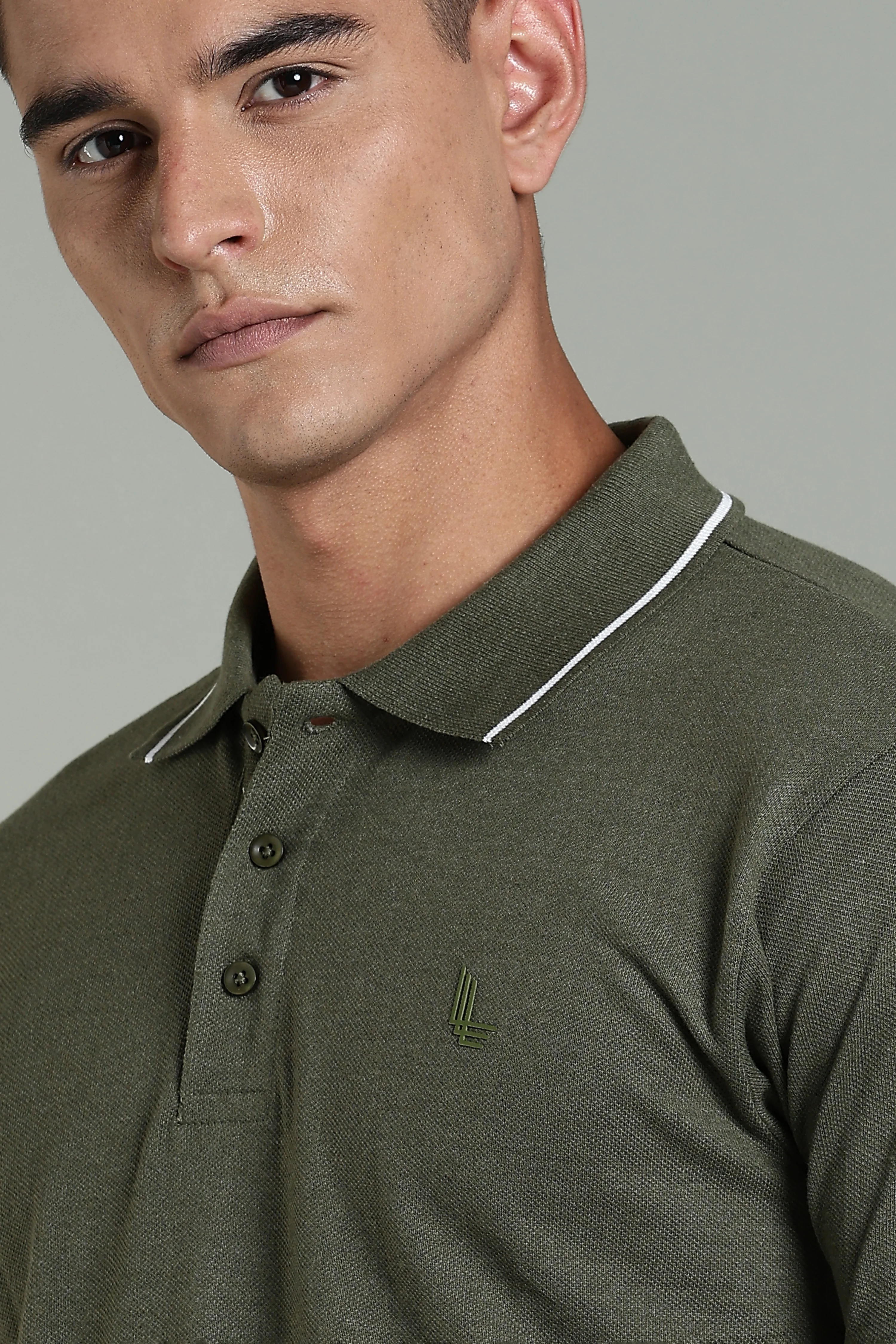 Men Solid Olive Cotton Blend Tshirt - Image 5
