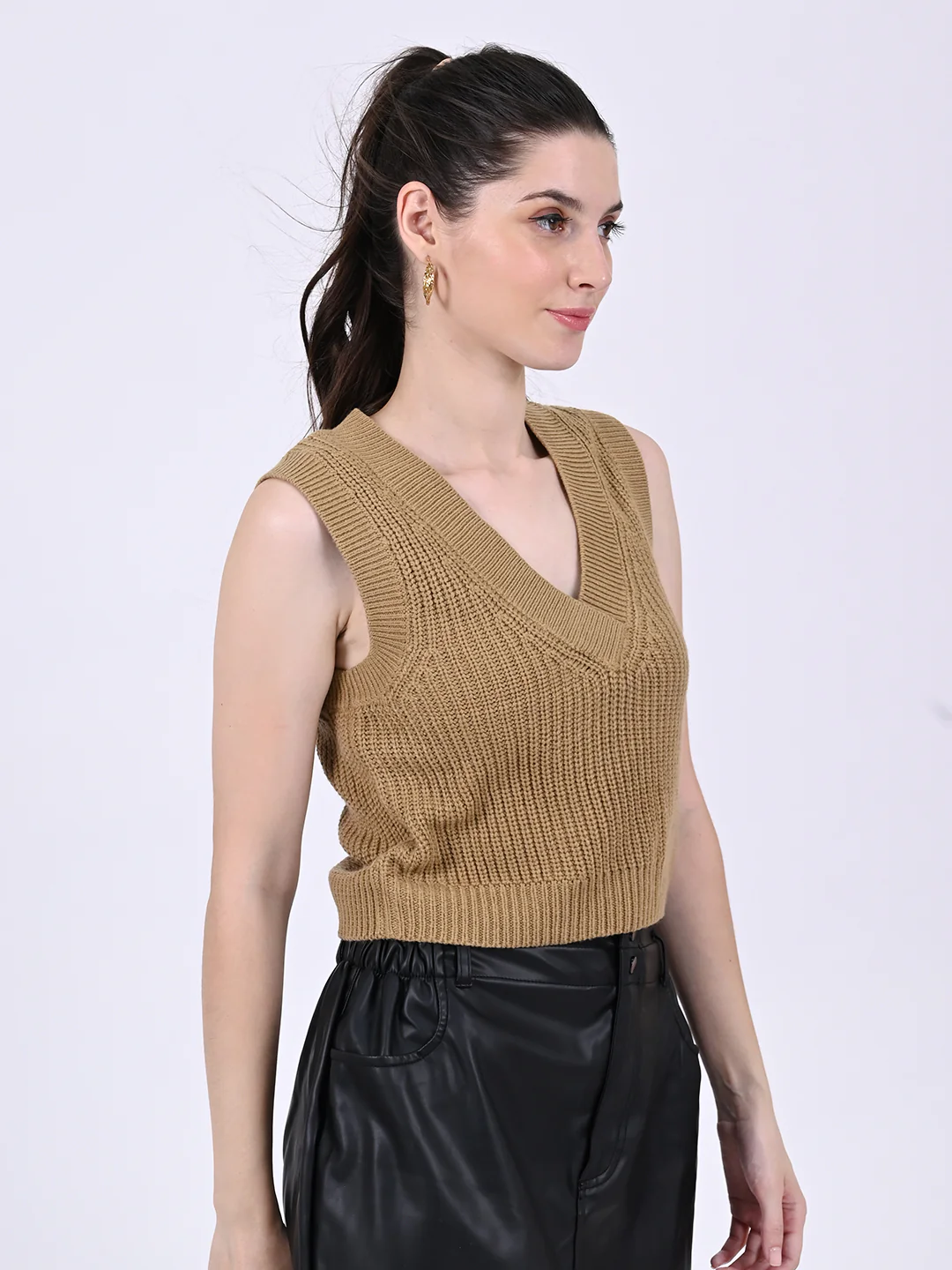 Women Grey Cable Knit Vest - Image 3