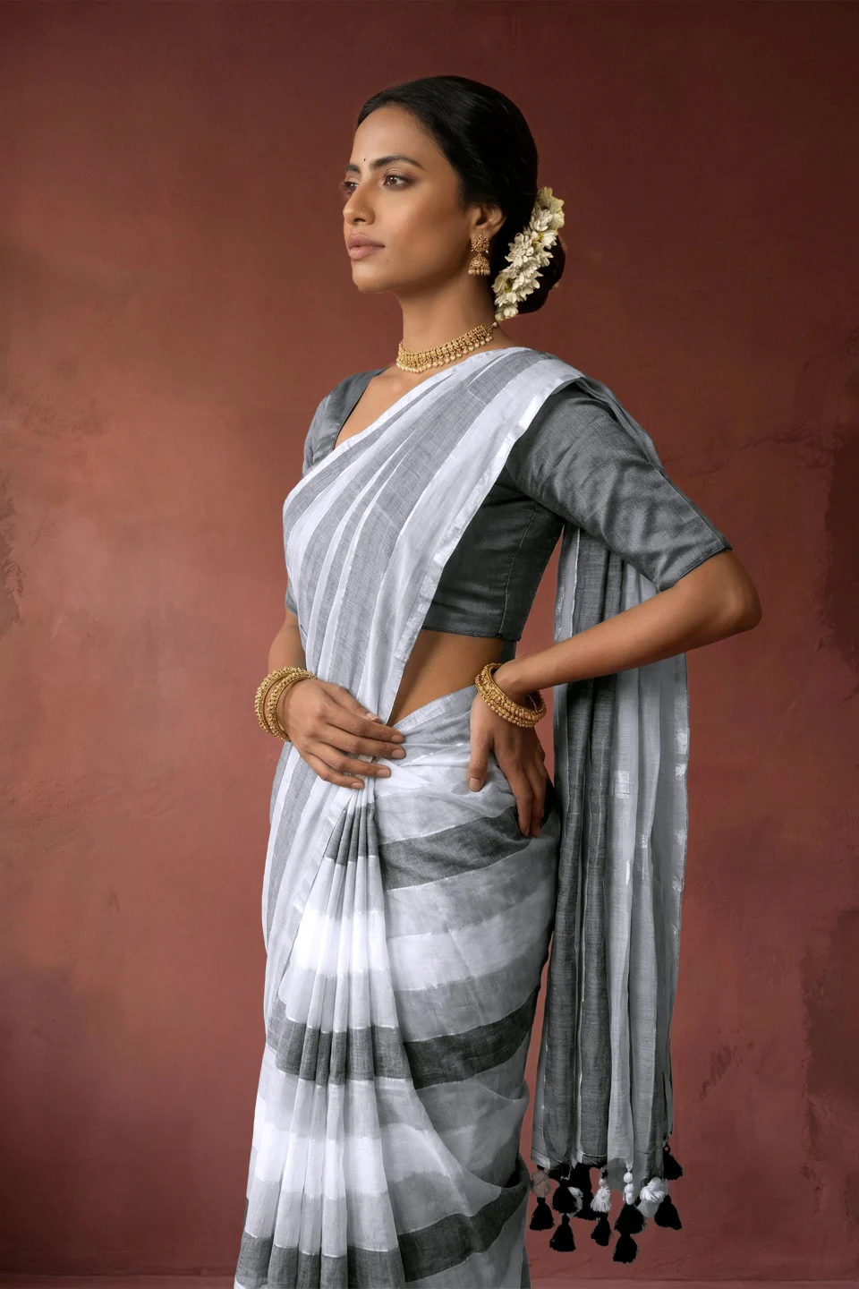 Raveena Monochrome Handwoven Cotton Zari Saree - Image 3