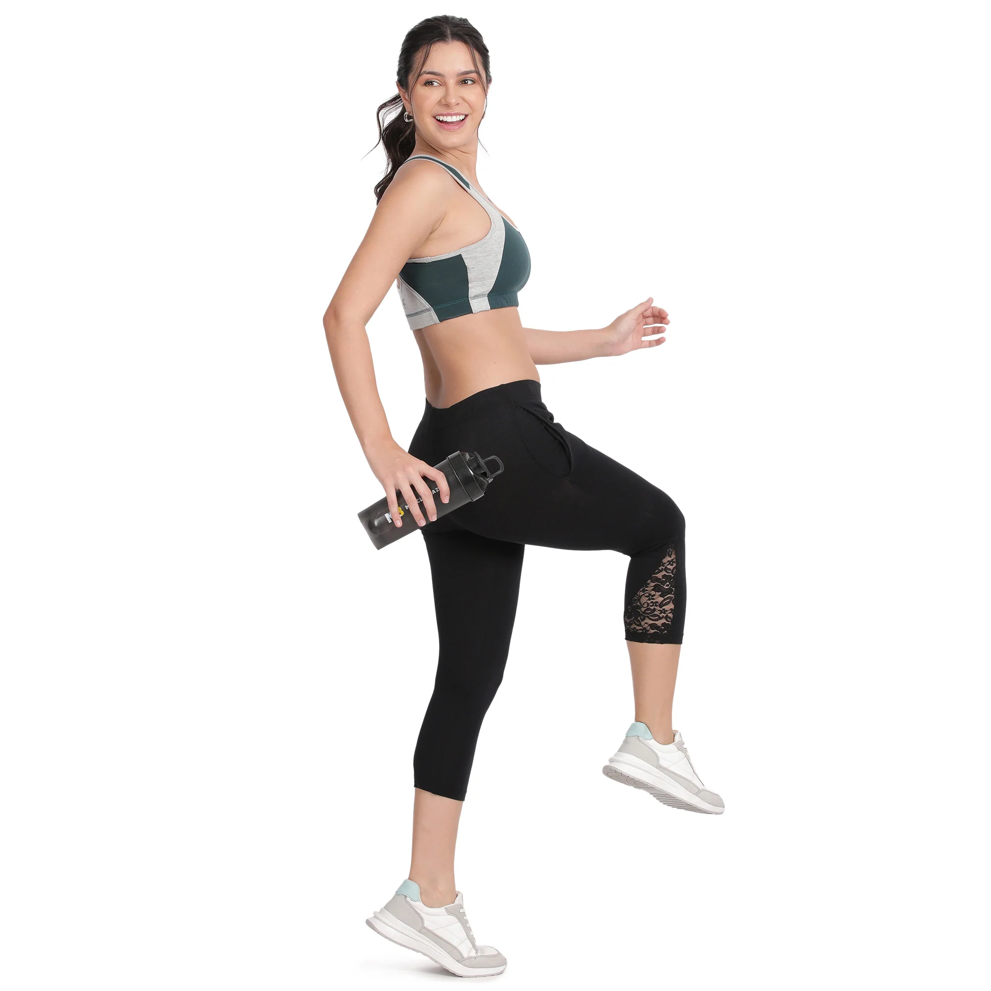 Women Black 3/4th Lace Capri - Image 5
