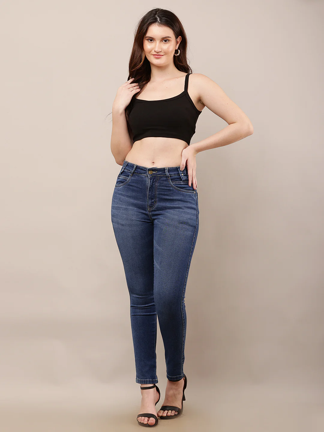Women Black Sleeveless Square Neck Crop Top - Image 3
