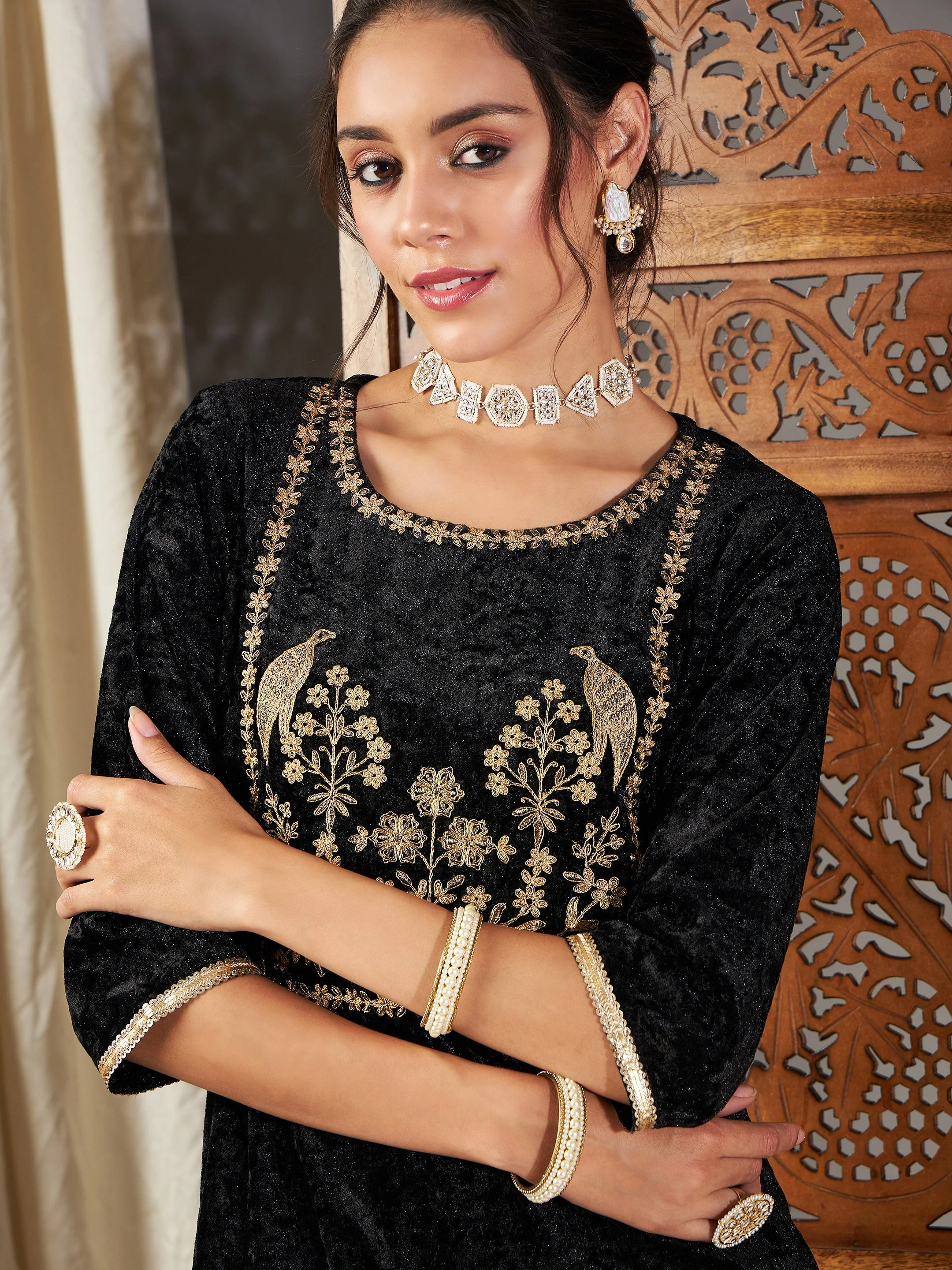 Women Black Velvet Embroidered Yoke Short Kurta With Pants - Image 4