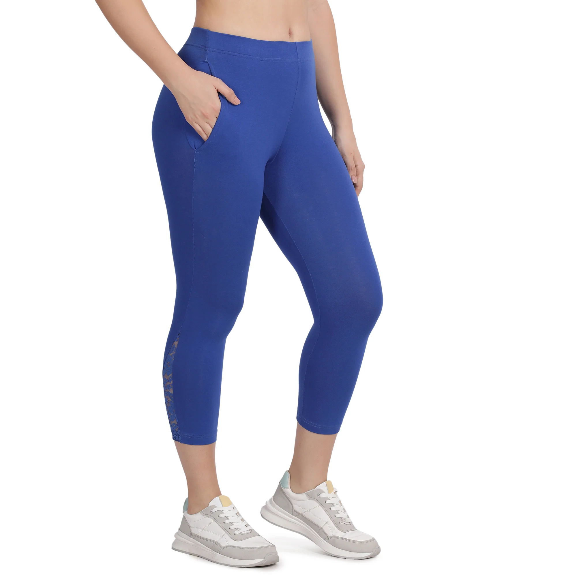 Women Blue 3/4th Lace Capri - Image 5