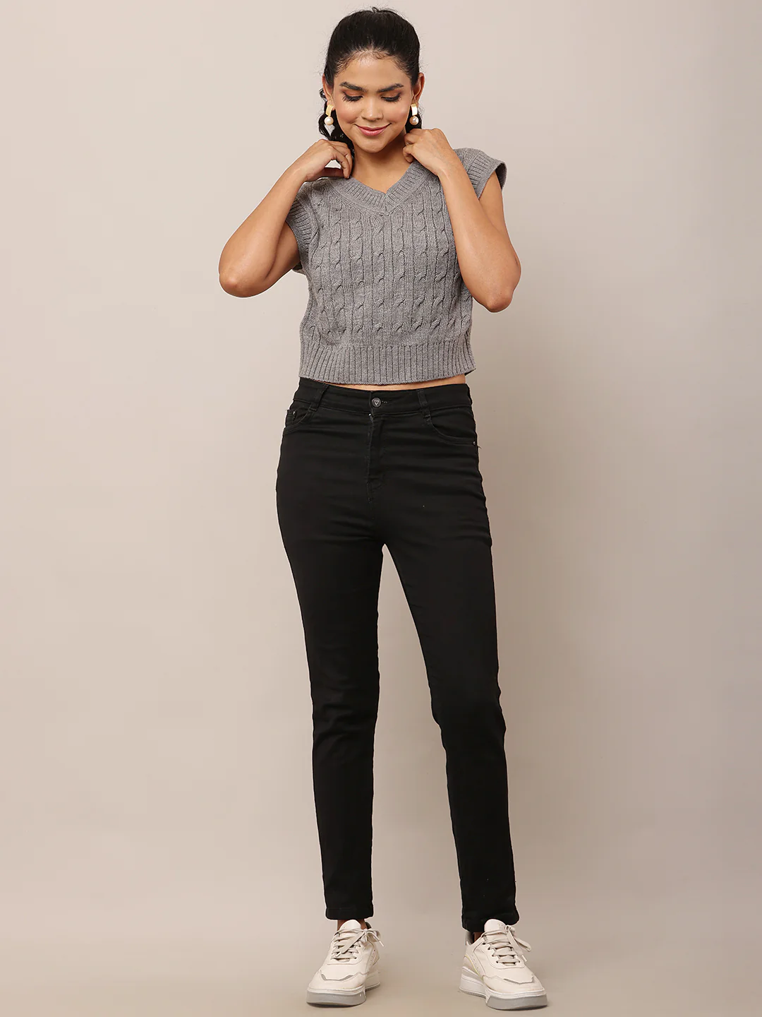 Women Grey Cable Knit V-Neck Sleeveless Vest - Image 3