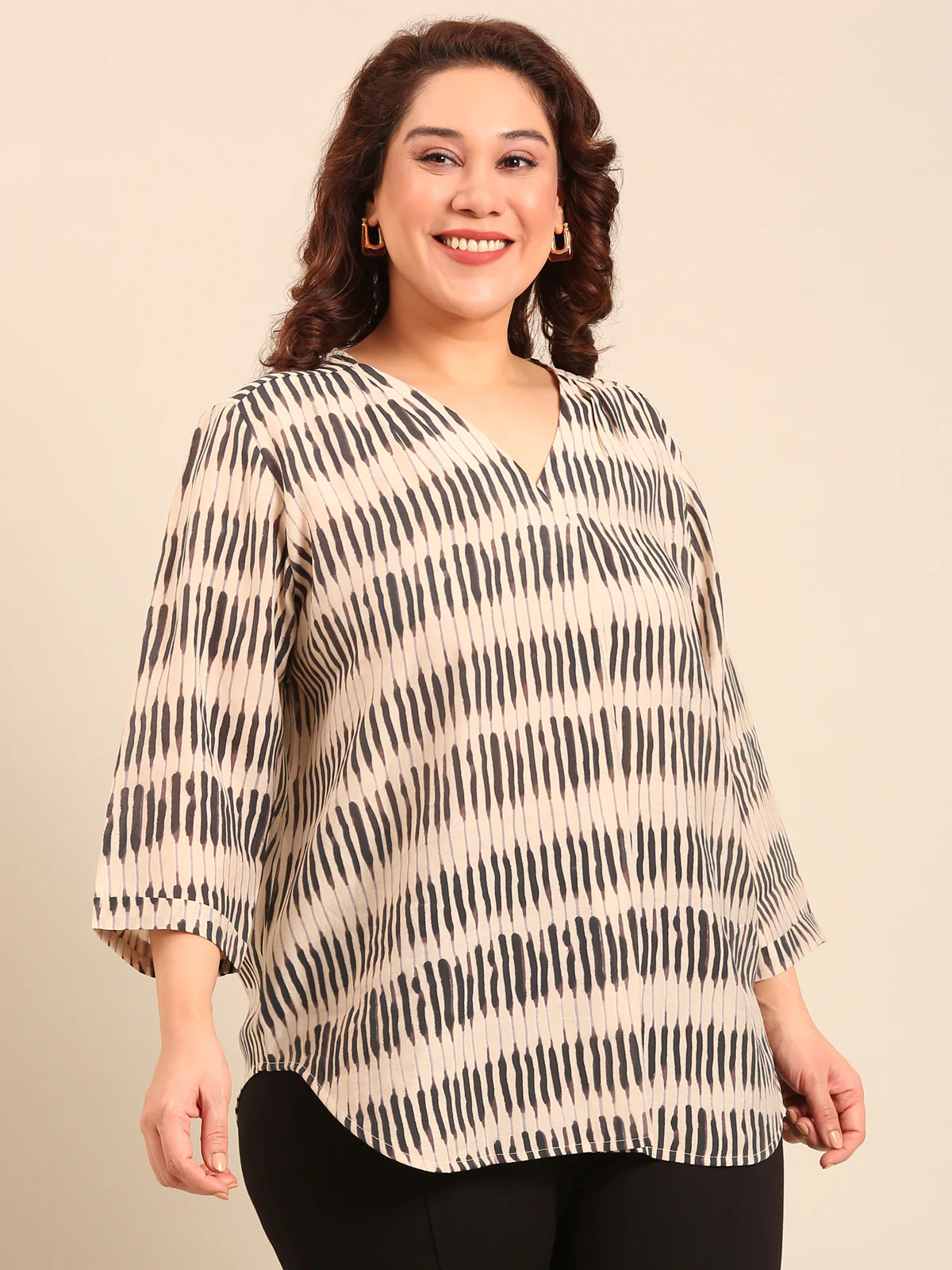 Women Monochrome Abstract Printed Top - Image 3
