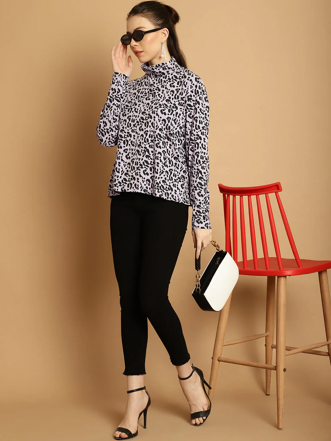 Women White Floral Round Neck Top - Image 3