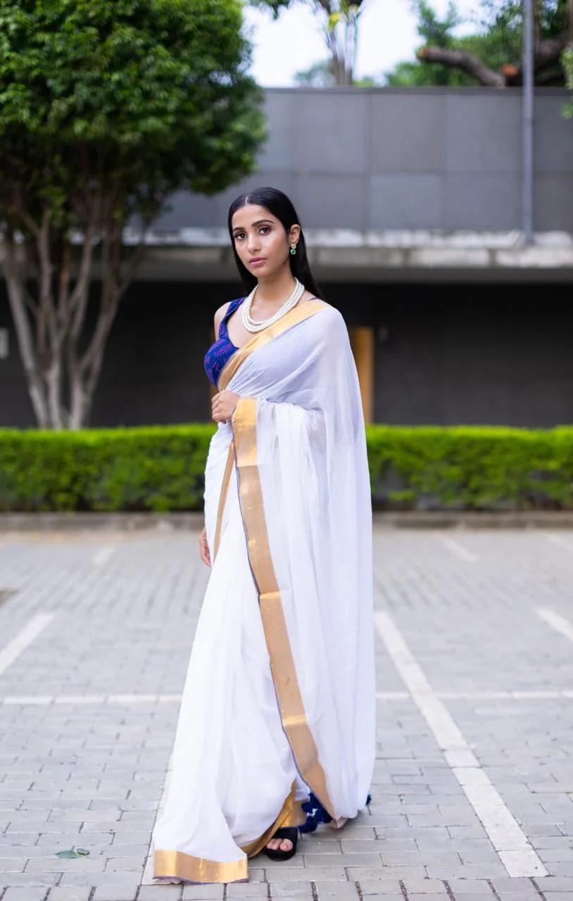 Women White Zari Border Mul Cotton Saree